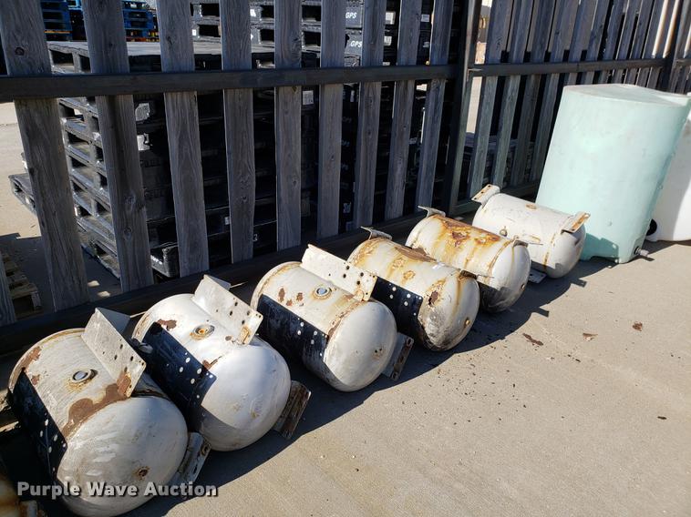 image for item AV9465 (14) tanks