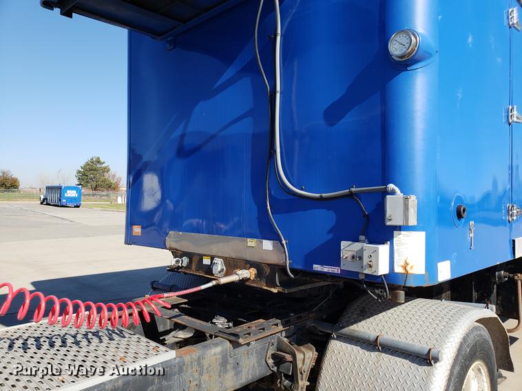 image for item AV9469 2003 Clark refrigerated van trailer