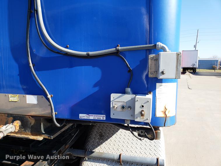 image for item AV9469 2003 Clark refrigerated van trailer