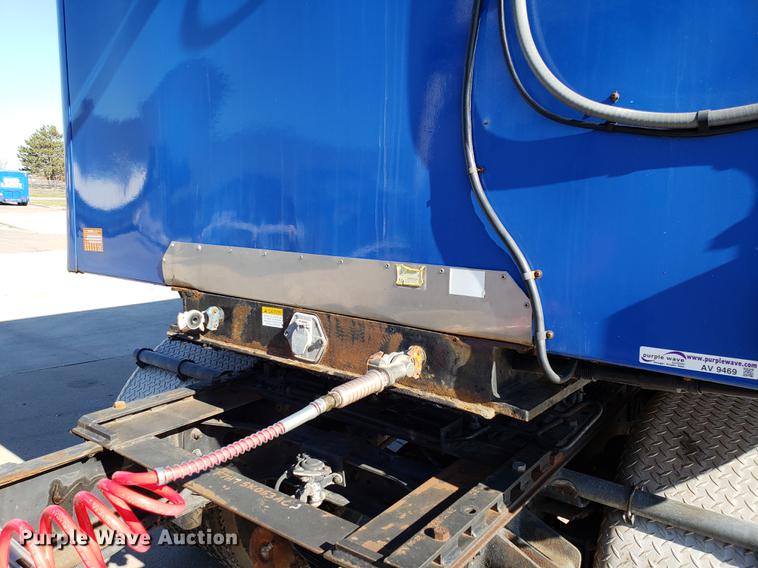 image for item AV9469 2003 Clark refrigerated van trailer