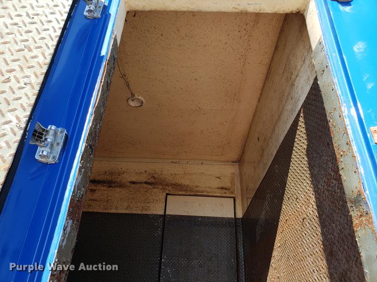 image for item AV9469 2003 Clark refrigerated van trailer