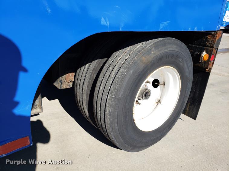 image for item AV9469 2003 Clark refrigerated van trailer