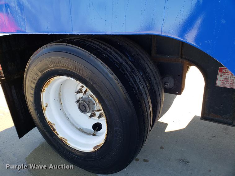 image for item AV9469 2003 Clark refrigerated van trailer