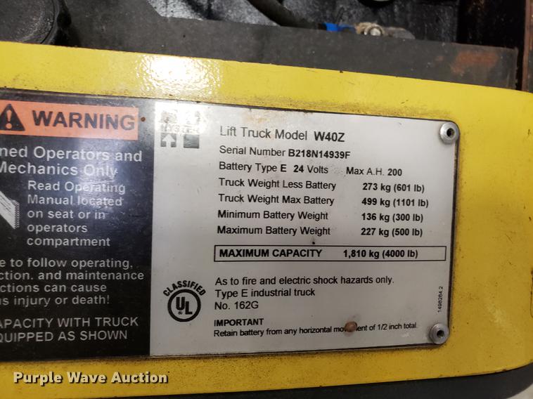 image for item AV9477 (2) Hyster W40Z pallet jacks