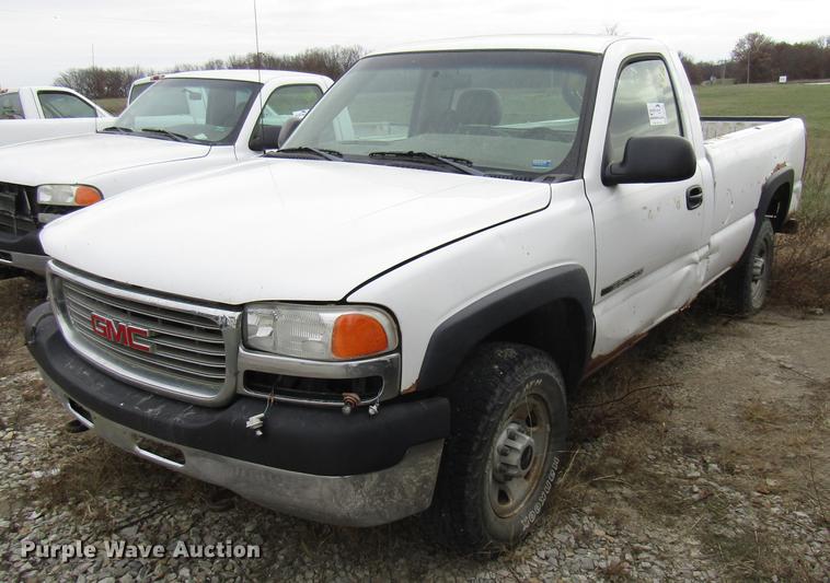 image for item DB2035 2002 GMC Sierra 2500HD pickup truck