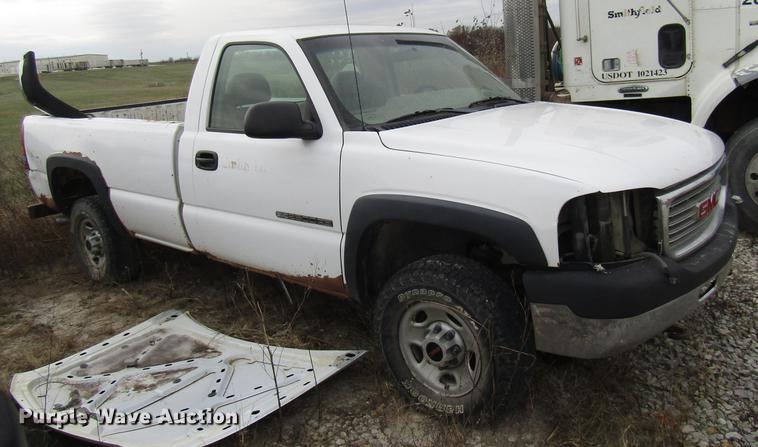 image for item DB2035 2002 GMC Sierra 2500HD pickup truck