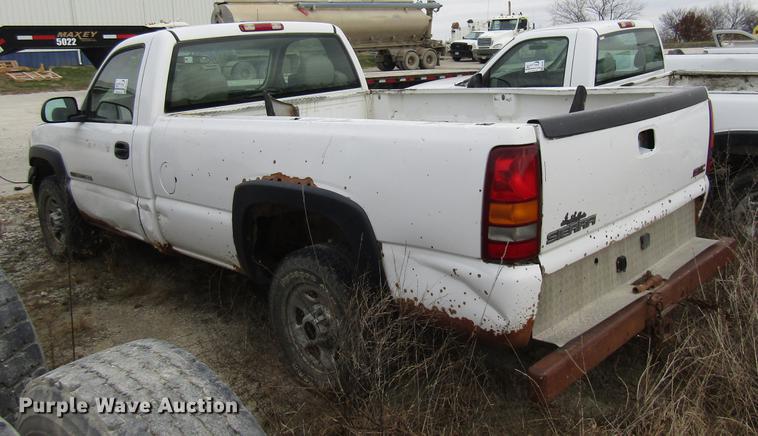 image for item DB2035 2002 GMC Sierra 2500HD pickup truck