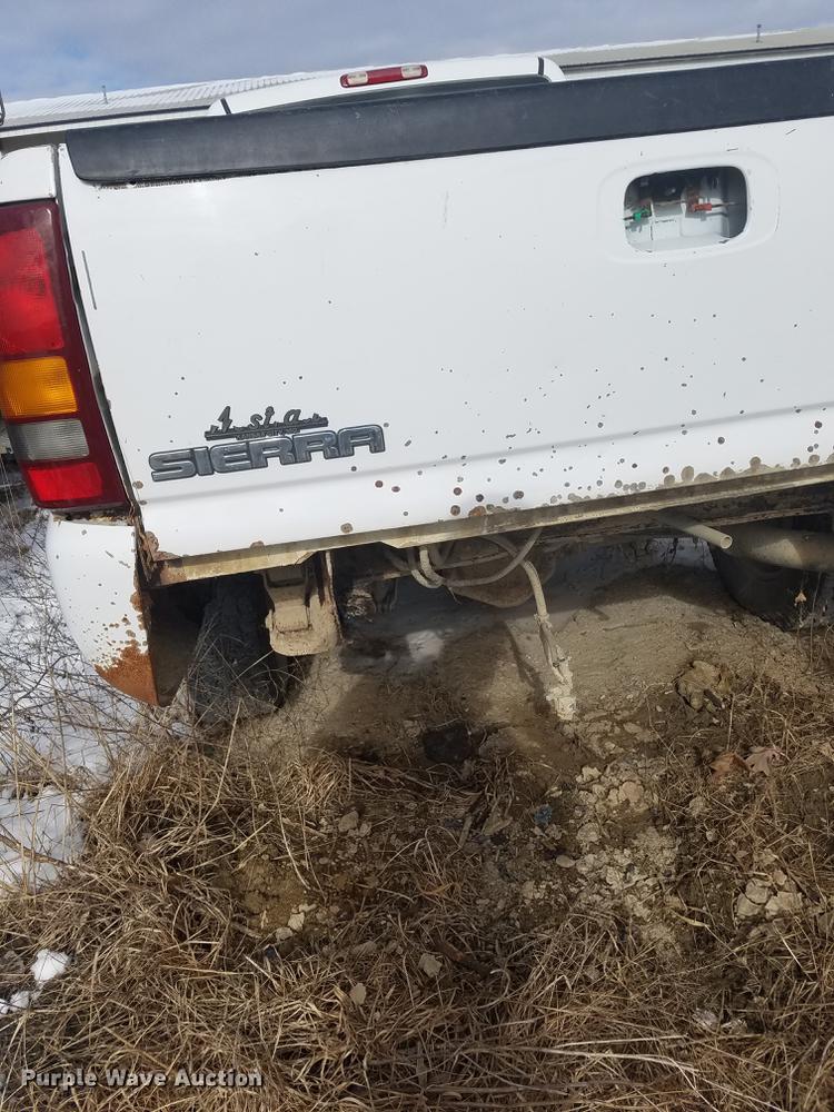 image for item DB2035 2002 GMC Sierra 2500HD pickup truck