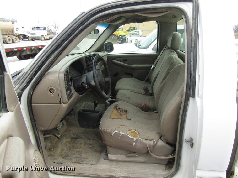 image for item DB2035 2002 GMC Sierra 2500HD pickup truck