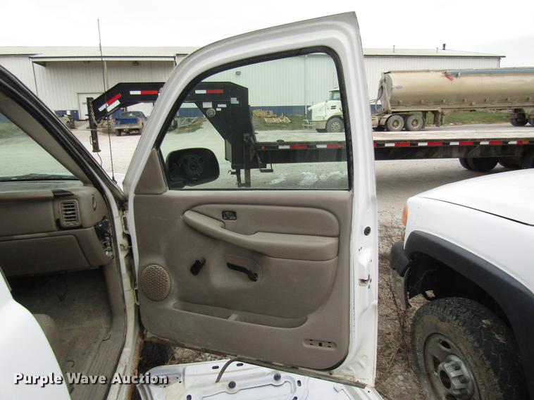 image for item DB2035 2002 GMC Sierra 2500HD pickup truck