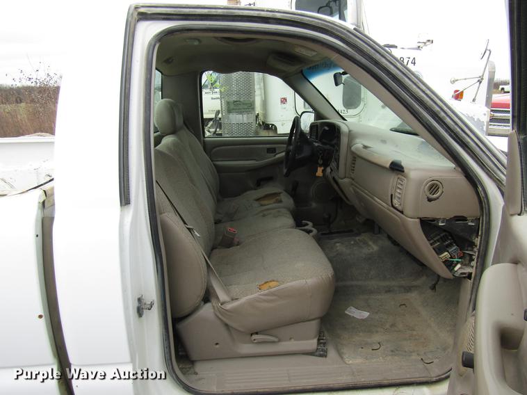 image for item DB2035 2002 GMC Sierra 2500HD pickup truck