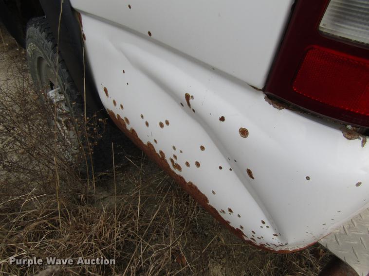 image for item DB2035 2002 GMC Sierra 2500HD pickup truck