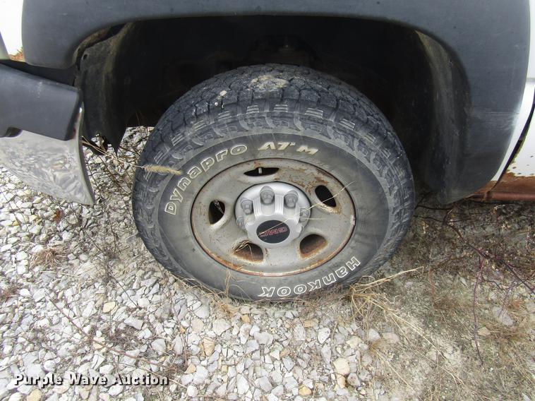 image for item DB2035 2002 GMC Sierra 2500HD pickup truck