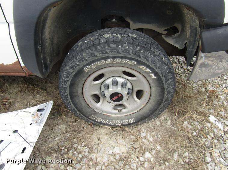 image for item DB2035 2002 GMC Sierra 2500HD pickup truck