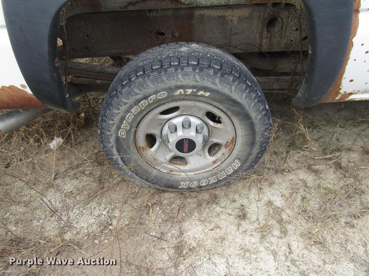 image for item DB2035 2002 GMC Sierra 2500HD pickup truck