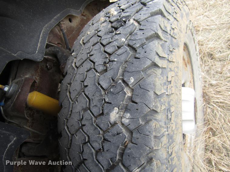 image for item DB2036 2002 GMC Sierra 2500HD pickup truck