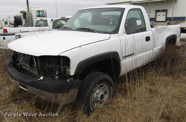 image for item DB2037 2002 GMC Sierra 2500HD pickup truck