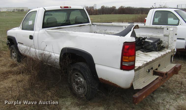 image for item DB2037 2002 GMC Sierra 2500HD pickup truck