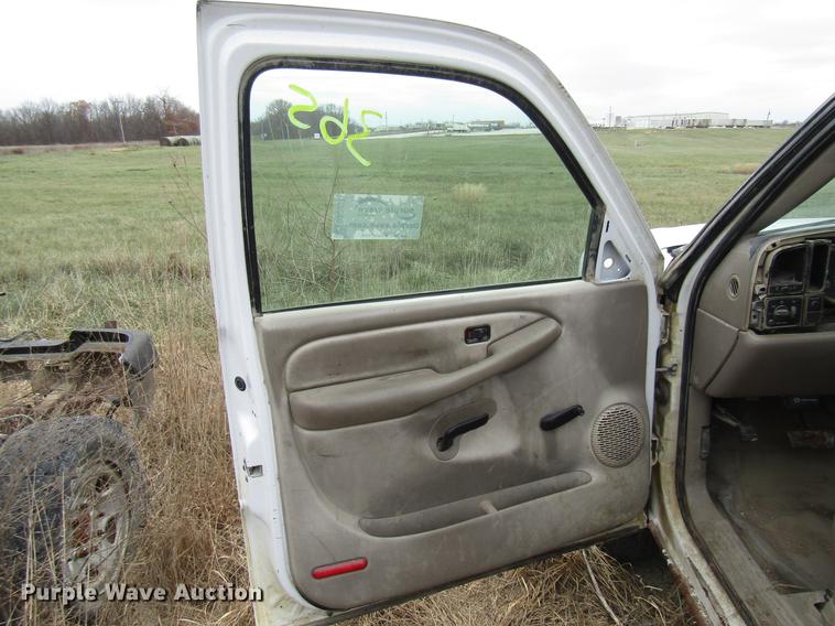 image for item DB2037 2002 GMC Sierra 2500HD pickup truck