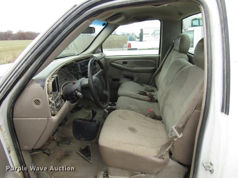 image for item DB2037 2002 GMC Sierra 2500HD pickup truck