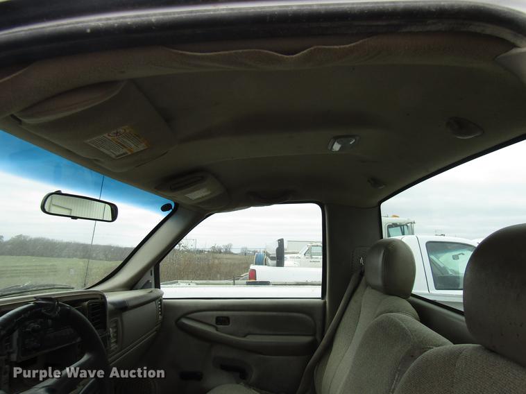 image for item DB2037 2002 GMC Sierra 2500HD pickup truck