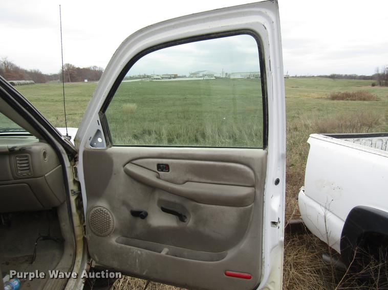 image for item DB2037 2002 GMC Sierra 2500HD pickup truck