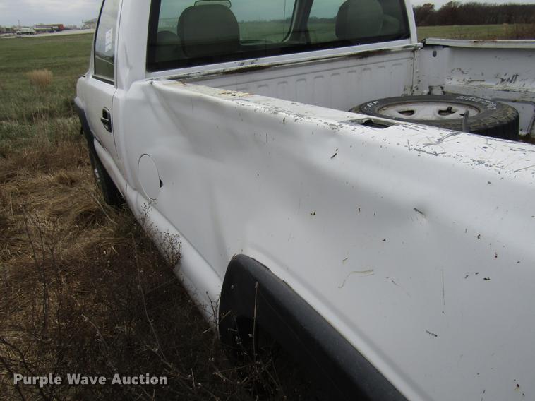 image for item DB2037 2002 GMC Sierra 2500HD pickup truck