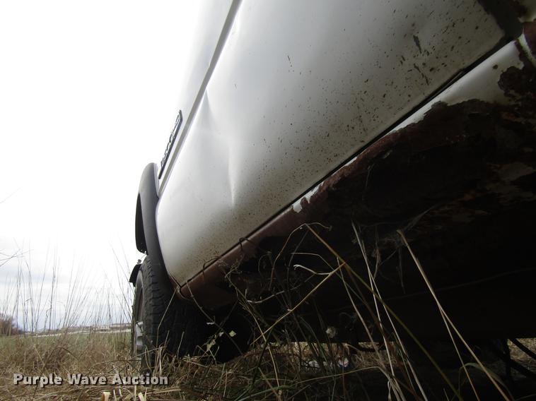 image for item DB2037 2002 GMC Sierra 2500HD pickup truck