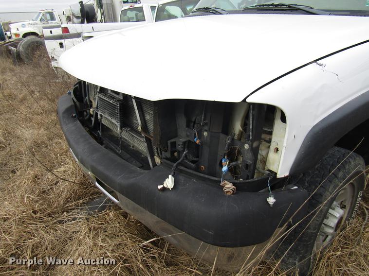 image for item DB2037 2002 GMC Sierra 2500HD pickup truck