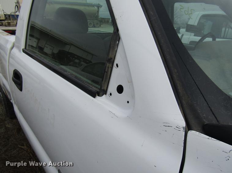 image for item DB2037 2002 GMC Sierra 2500HD pickup truck