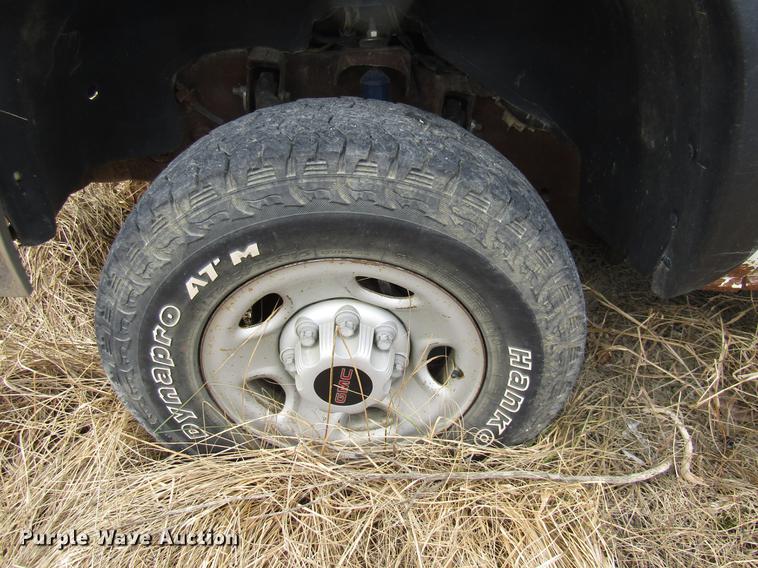 image for item DB2037 2002 GMC Sierra 2500HD pickup truck