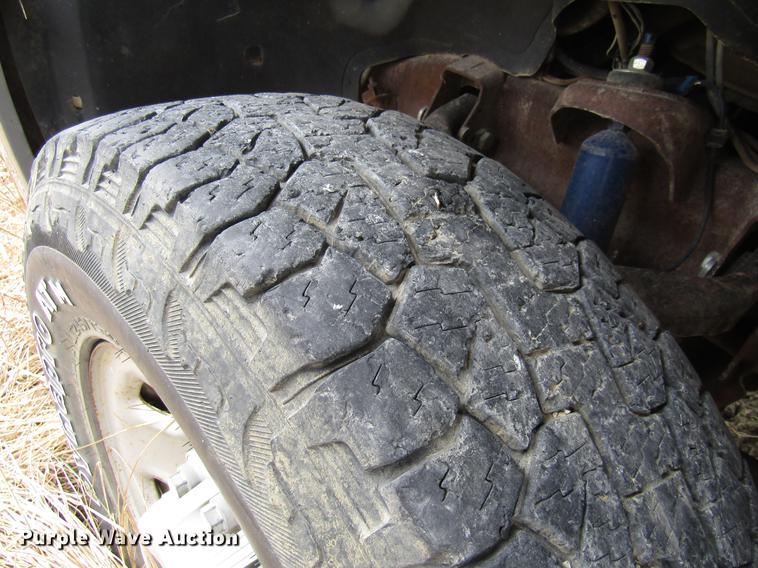 image for item DB2037 2002 GMC Sierra 2500HD pickup truck