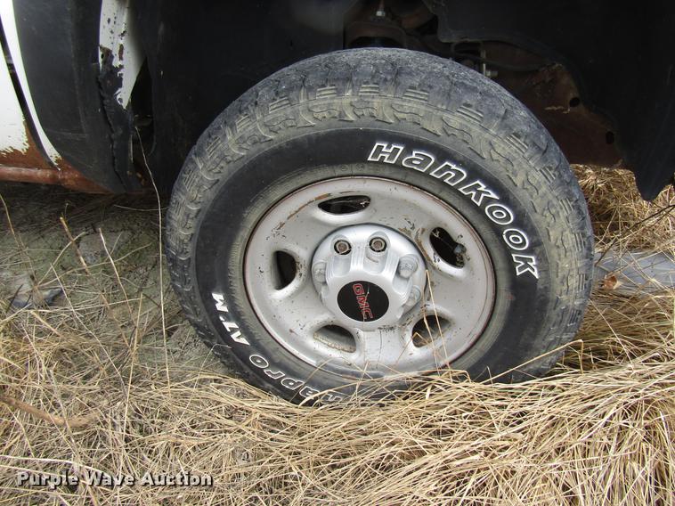 image for item DB2037 2002 GMC Sierra 2500HD pickup truck