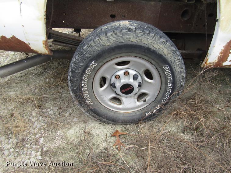 image for item DB2037 2002 GMC Sierra 2500HD pickup truck