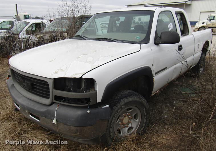 image for item DB2038 2002 GMC Sierra 2500HD Ext. Cab pickup truck