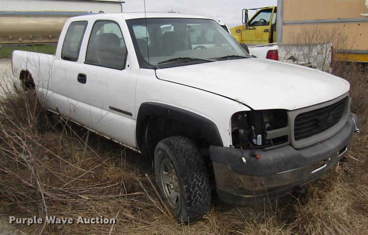 image for item DB2038 2002 GMC Sierra 2500HD Ext. Cab pickup truck