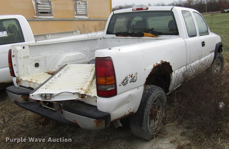 image for item DB2038 2002 GMC Sierra 2500HD Ext. Cab pickup truck