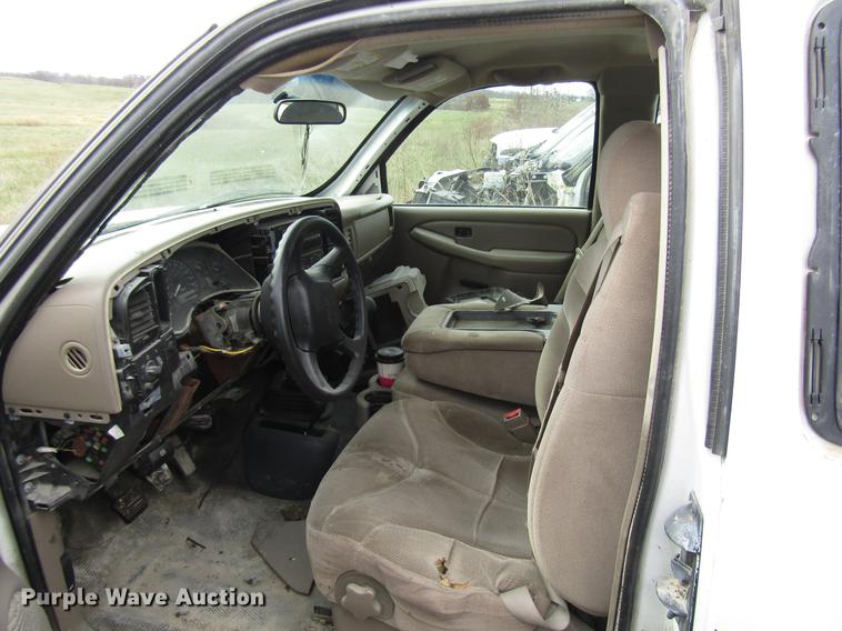 image for item DB2038 2002 GMC Sierra 2500HD Ext. Cab pickup truck