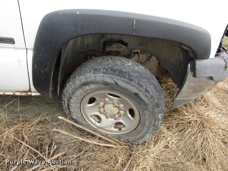 image for item DB2038 2002 GMC Sierra 2500HD Ext. Cab pickup truck