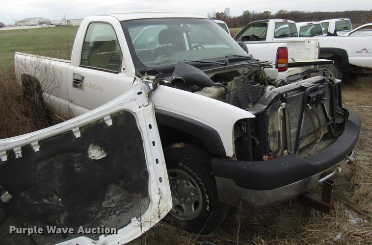 image for item DB2039 2002 GMC Sierra 2500HD pickup truck