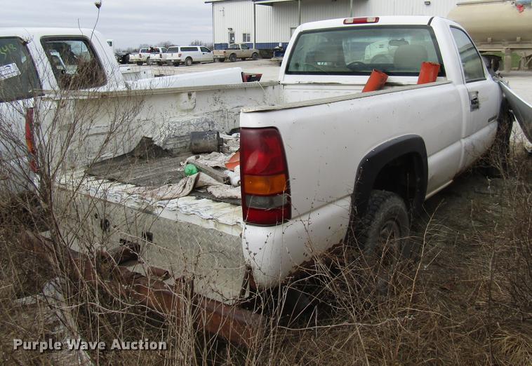 image for item DB2039 2002 GMC Sierra 2500HD pickup truck