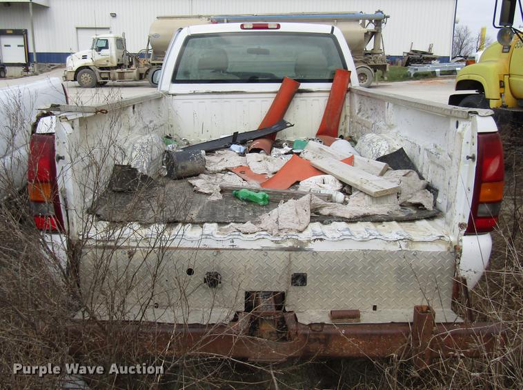 image for item DB2039 2002 GMC Sierra 2500HD pickup truck