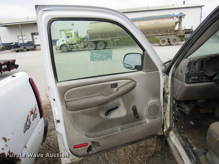 image for item DB2039 2002 GMC Sierra 2500HD pickup truck