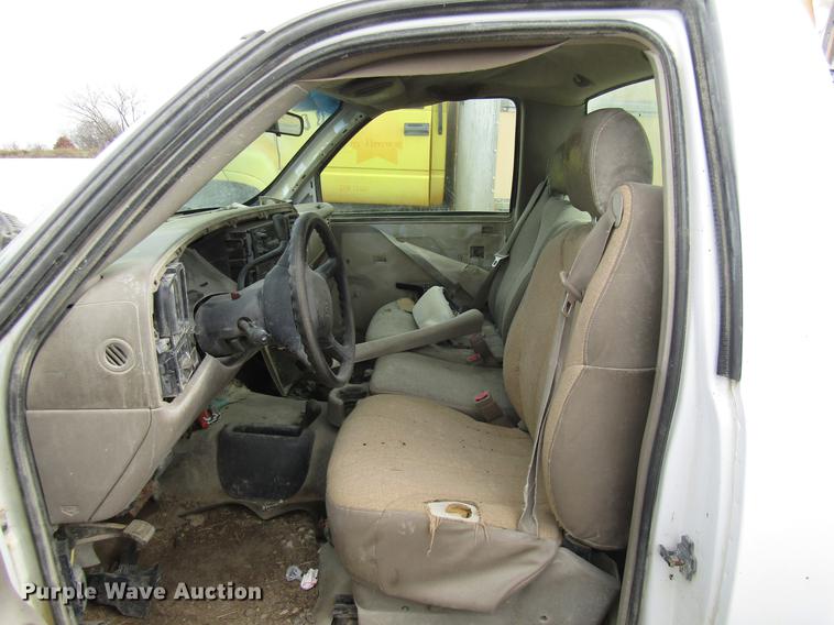 image for item DB2039 2002 GMC Sierra 2500HD pickup truck