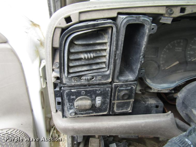 image for item DB2039 2002 GMC Sierra 2500HD pickup truck