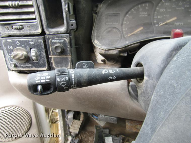 image for item DB2039 2002 GMC Sierra 2500HD pickup truck