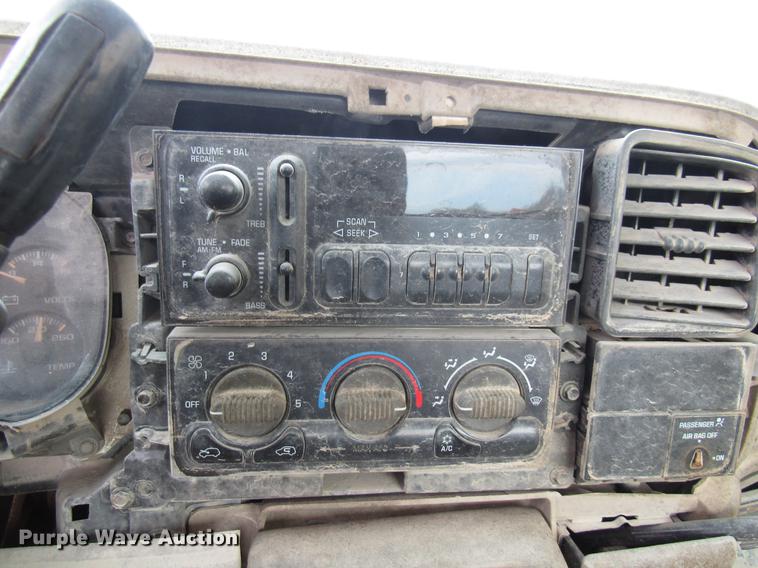 image for item DB2039 2002 GMC Sierra 2500HD pickup truck