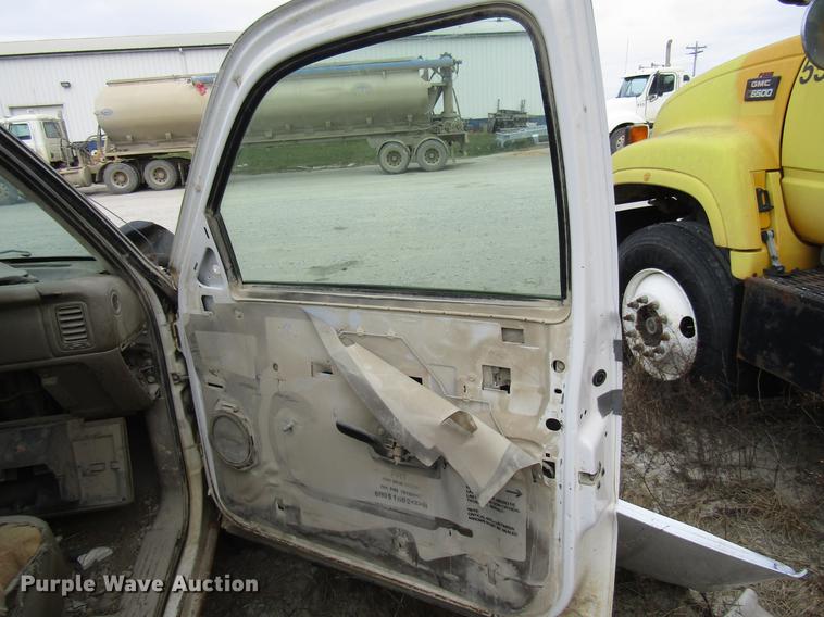 image for item DB2039 2002 GMC Sierra 2500HD pickup truck