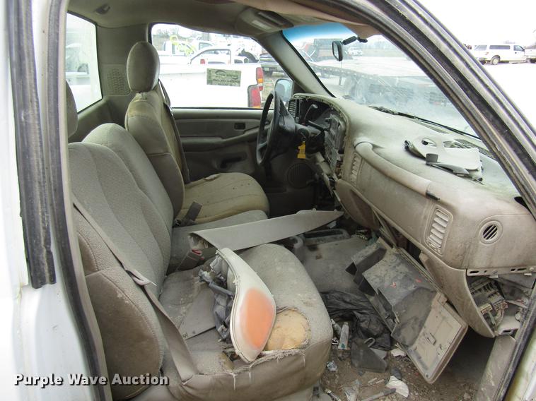 image for item DB2039 2002 GMC Sierra 2500HD pickup truck