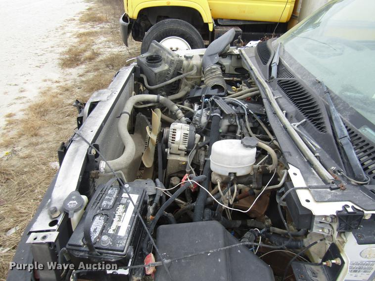 image for item DB2039 2002 GMC Sierra 2500HD pickup truck